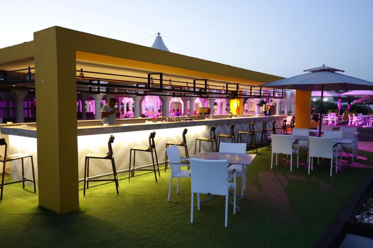 The Mirage Resort & Spa Хаммамет Экстерьер фото The bar at the rooftop